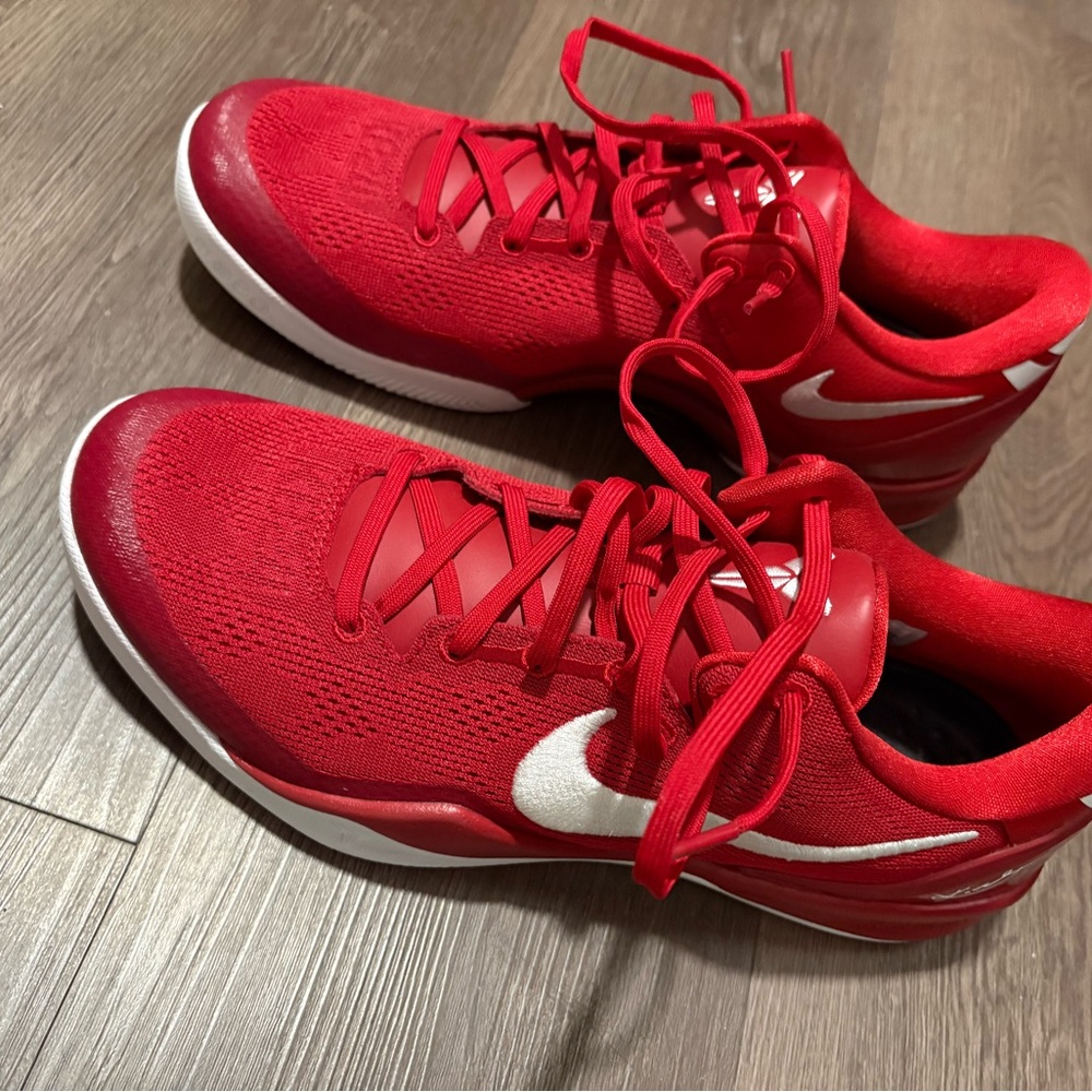 Kobe 8 Nike Basketball Shoes Size 11 (Never Worn/Brand New)